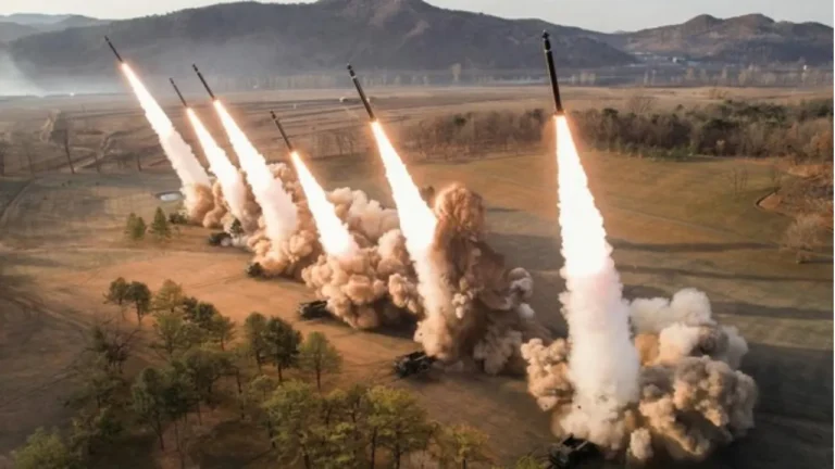 Korea Utara Meluncurkan 10 Rudal Balistik Jarak Pendek ke Perairan Timur