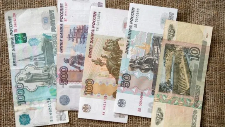 Ketidakpastian Nilai Mata Uang Rubel Menimbulkan Kekhawatiran Negara Rusia